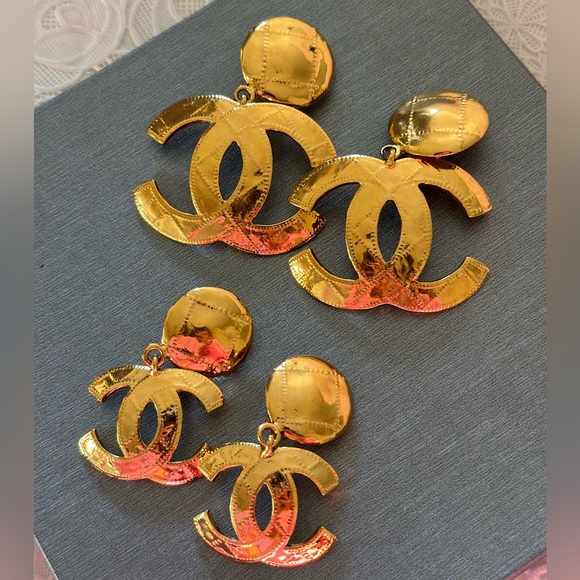 SOLD Chanel CC Hammered Dangle Earrings Clip On 1994 - Picture 3 of 14